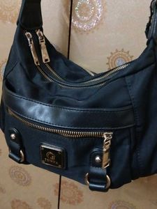 8 Zip Hand Sling Bag