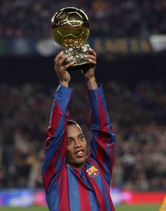 BARCELONA 2004/05 home Ronaldinho football jersey