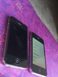 Two Apple Iphone 4s