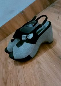 Women Party Wear Velvet Glittery Heels