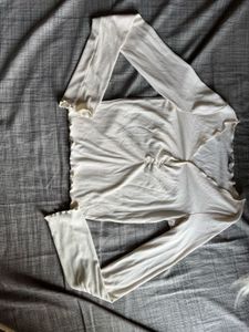 White long sleeves top