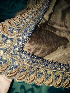 Elegant Brown Saree with Intricate Border💝