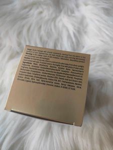 Lakme Hyaluronic Dewy Cream