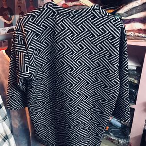 BLACK OVERSIZED TSHIRT