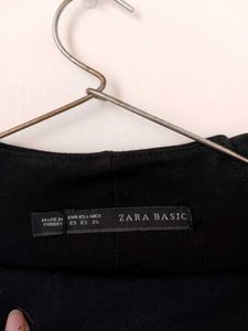 Zara Solid Black Jeggings.