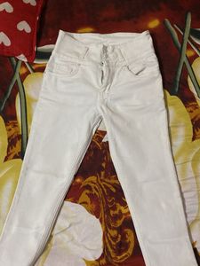 White High-Waisted Jeans