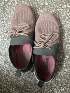 Two-Tone Knit Running Shoe