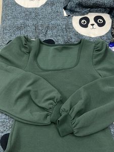 a green puff top sleeve