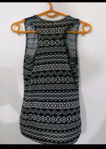 🖤🤍 Vintage Printed Black- White Sleeveless Top.