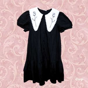 Black korean dress with statement collar