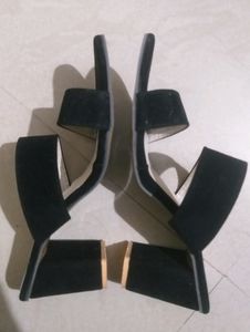Black Sandal - Size 6