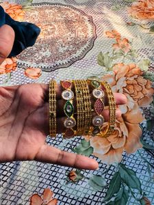 4 bangles set golden color nd ✨️ multi clr me