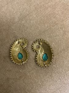 STUNNING GOLDEN EARRINGS