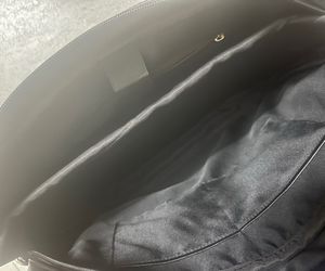 black shoulder bag / laptop