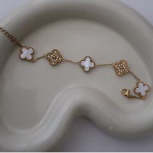 Gold-White Studded Clover Bracelet Anti-tarnish