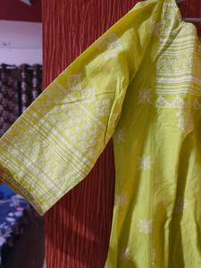 Avaasa Neon chikankari work kurta