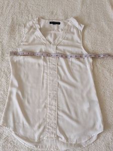Sleeveless White Top Banana republic