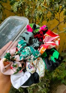 8 Pcs Printed Scrunchies