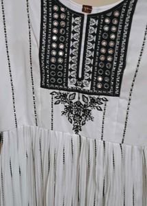 Elegant White Embroidered Kurta