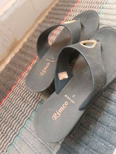 Black Sandle