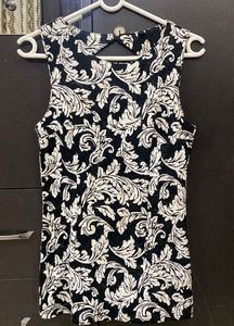 Floral Print Sleeveless Blouse