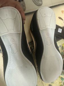 Embroidered Juttis - Ethnic Elegance