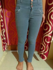 High-Waisted Jeans