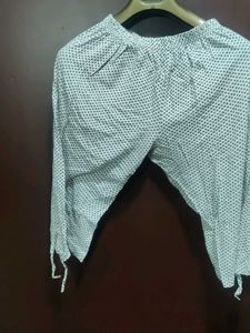 Patterned Capri Pants