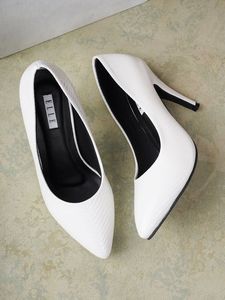 ELLE SOLID WHITE PUMPS