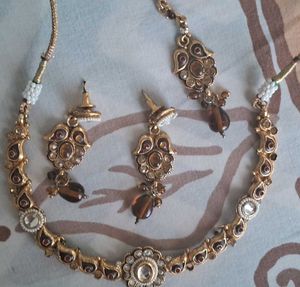 Rustbeads Necklace, Ear Rings, Mang Tikka.