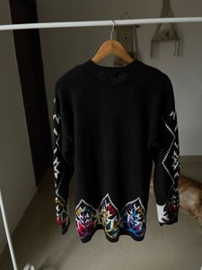 VINTAGE BLACK KNIT SWEATER W SEQUINS SNOWFLAKES SW