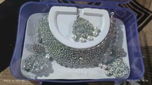 Jewellery Set With Earings &amp; Mangtika
