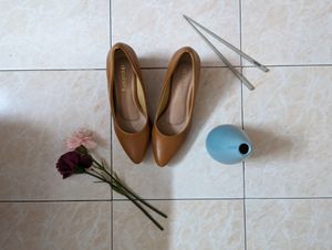 OFFER!! Nude Block Pumps In Beautiful Condition