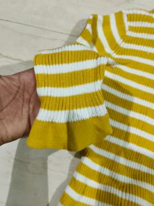 WOOLEN SWEATER