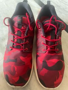 Nike Roshe One Print – Red/Black Camo Sneakers