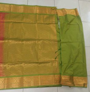 Gorgeous Red pattu Saree, Green border with newtag
