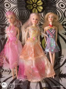 set of 3 Barbie dolls