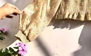 beautiful yellow top 💛🌼
