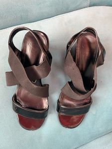 Elegant black heels by london rag