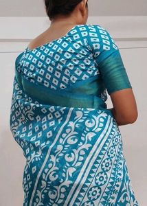 Teal &amp; White Print Saree