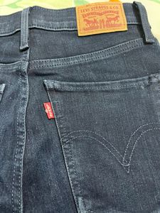 PRICE DROP🔥Levi’s Women Jeans (New Condition)❤