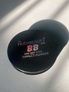 Huda Beauty BB Two Way Cake Compact Powder