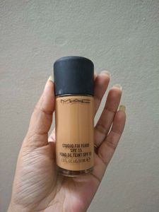 MAC Studio Fix Fluid SPF 15