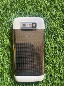 Nokia E71