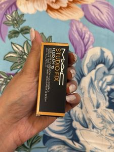 MAC Studio Fix Foundation NC 37