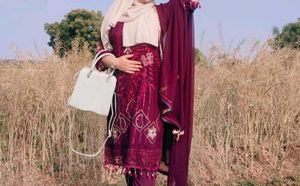 A Beautiful Thread Embroidery Pakistani Suit