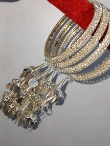 Silver Tone Bangle Set