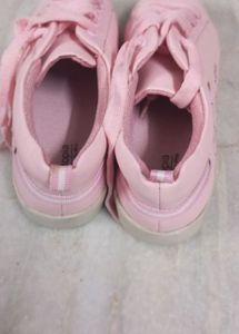 Women&#39;s Pink Shoes 🩷