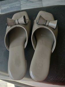 used cracked slipper