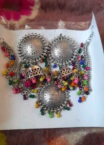 Multi Colour Neck Set &amp; Chumki Earrings With Maang Tika